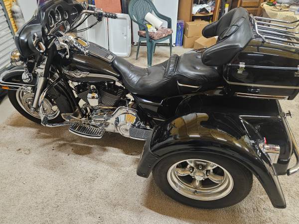 2003 Harley-Davidson, dovoz USA — foto 3 z 10