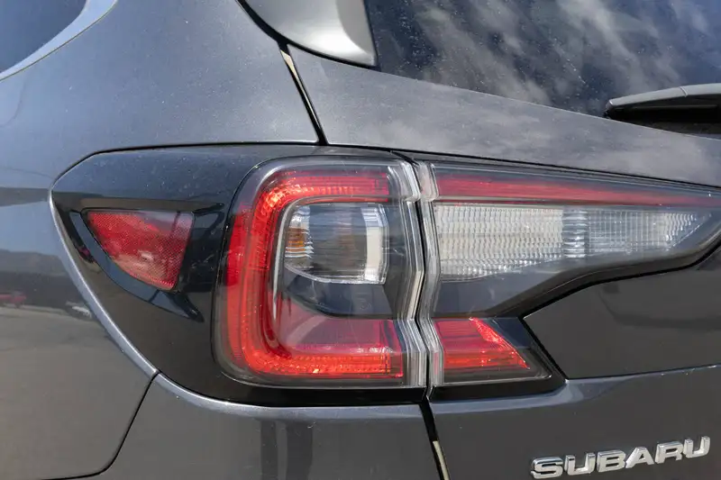 2023 Subaru Outback LIMITED, šedá, 75 246 km, dovoz Kanada — foto 8 z 12