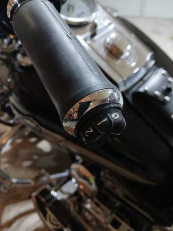 2003 Harley-Davidson, dovoz USA — foto 4 z 6
