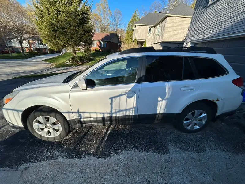 2011 Subaru Outback, bílá, 208 013 km, dovoz Kanada — foto 3 z 8