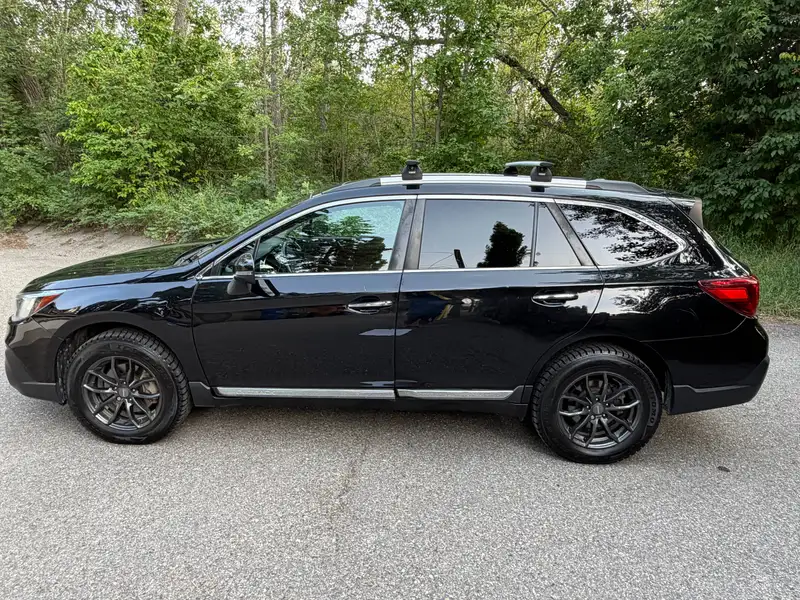 2018 Subaru Outback Premier Tech Pkg, černá, 248 000 km, dovoz Kanada — foto 2 z 5