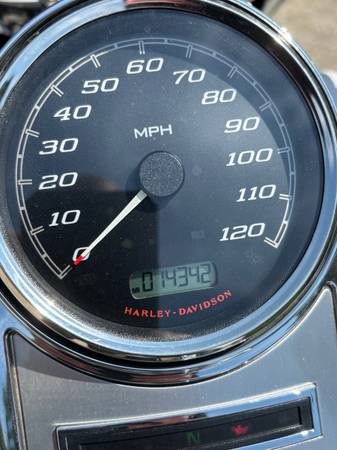 2016 Harley-Davidson, dovoz USA — foto 3 z 11