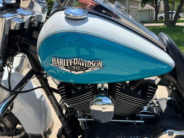 2016 Harley-Davidson, dovoz USA — foto 5 z 11