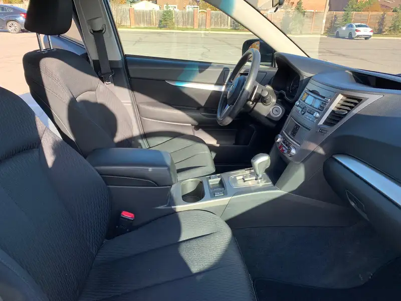 2011 Subaru Outback Sport, stříbrná, 147 000 km, dovoz Kanada — foto 8 z 11