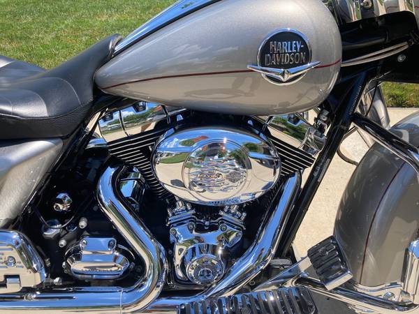 2009 Harley-Davidson, dovoz USA — foto 2 z 11