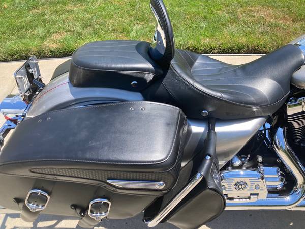 2009 Harley-Davidson, dovoz USA — foto 3 z 11