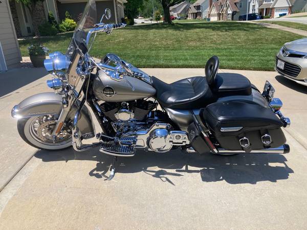 2009 Harley-Davidson, dovoz USA — foto 4 z 11