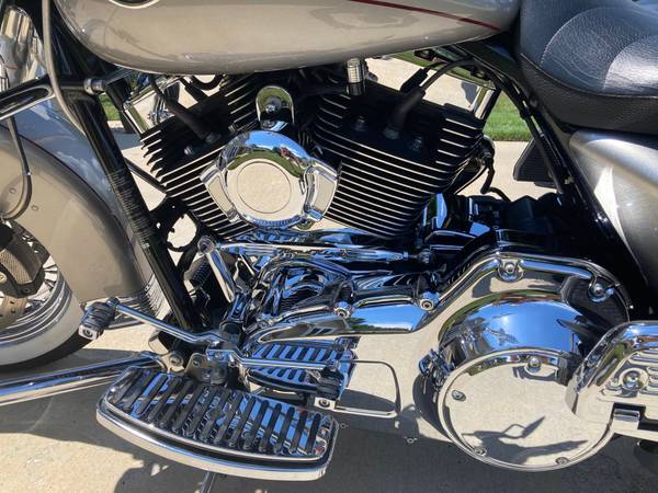 2009 Harley-Davidson, dovoz USA — foto 5 z 11