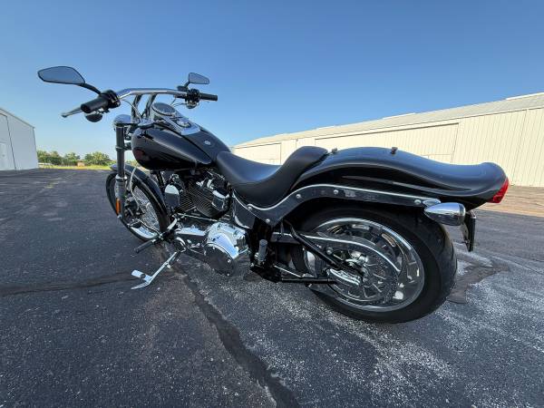 2007 Harley-Davidson, dovoz USA — foto 3 z 12