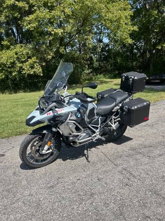 2021 BMW, dovoz USA — foto 2 z 9