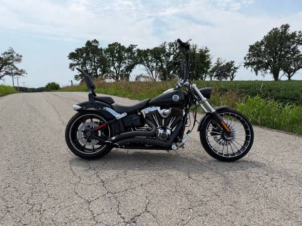 2014 Harley-Davidson, dovoz USA — foto 3 z 12