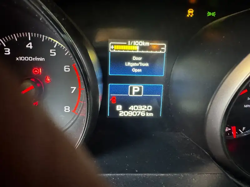 2015 Subaru Outback, šedá, 210 000 km, dovoz Kanada — foto 7 z 7