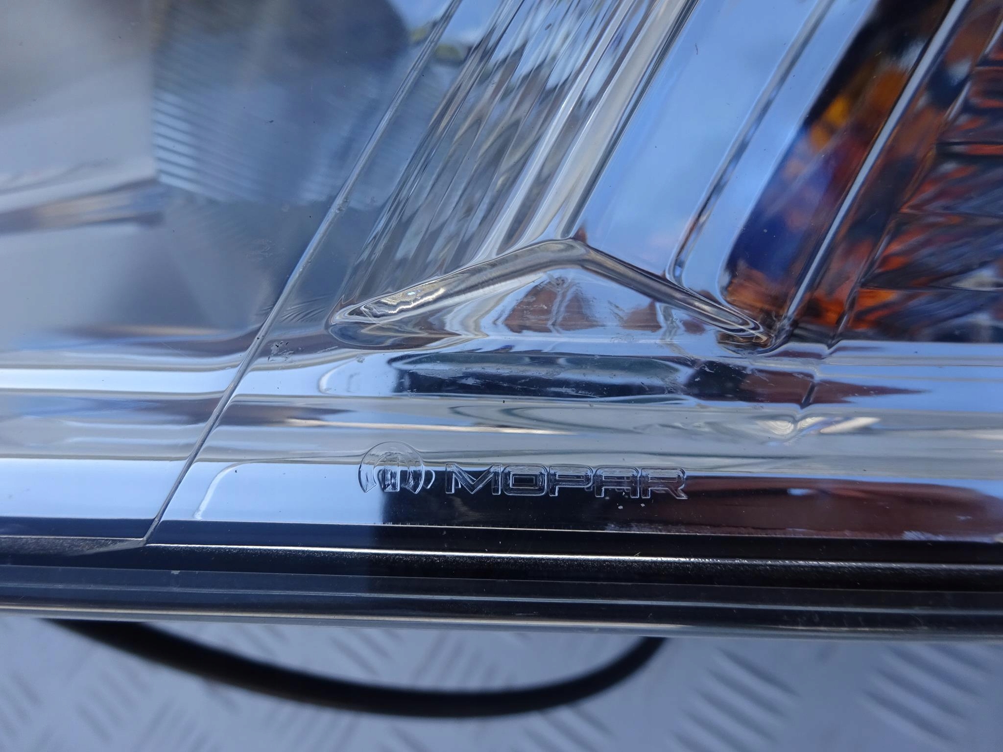 Světlomet — Dodge, Skladem v EU — foto 4 z 7