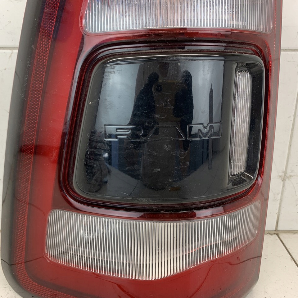 Světlomet — Dodge, Skladem v EU — foto 9 z 11