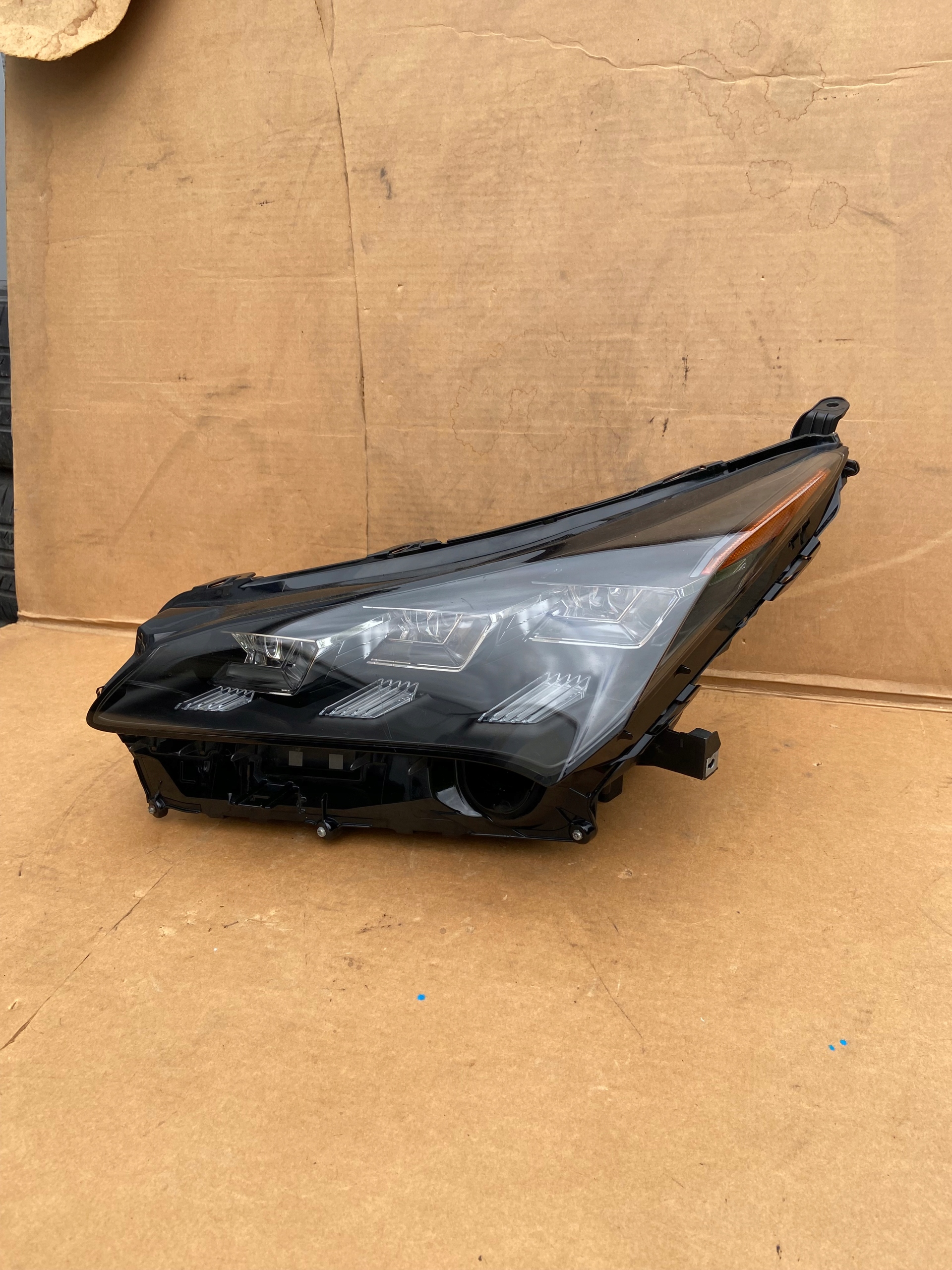 Lexus Nx přední světlomet levá FULL LED přední levý, Skladem v EU — foto 2 z 8