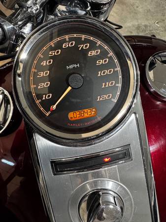 2014 Harley-Davidson, dovoz USA — foto 7 z 9