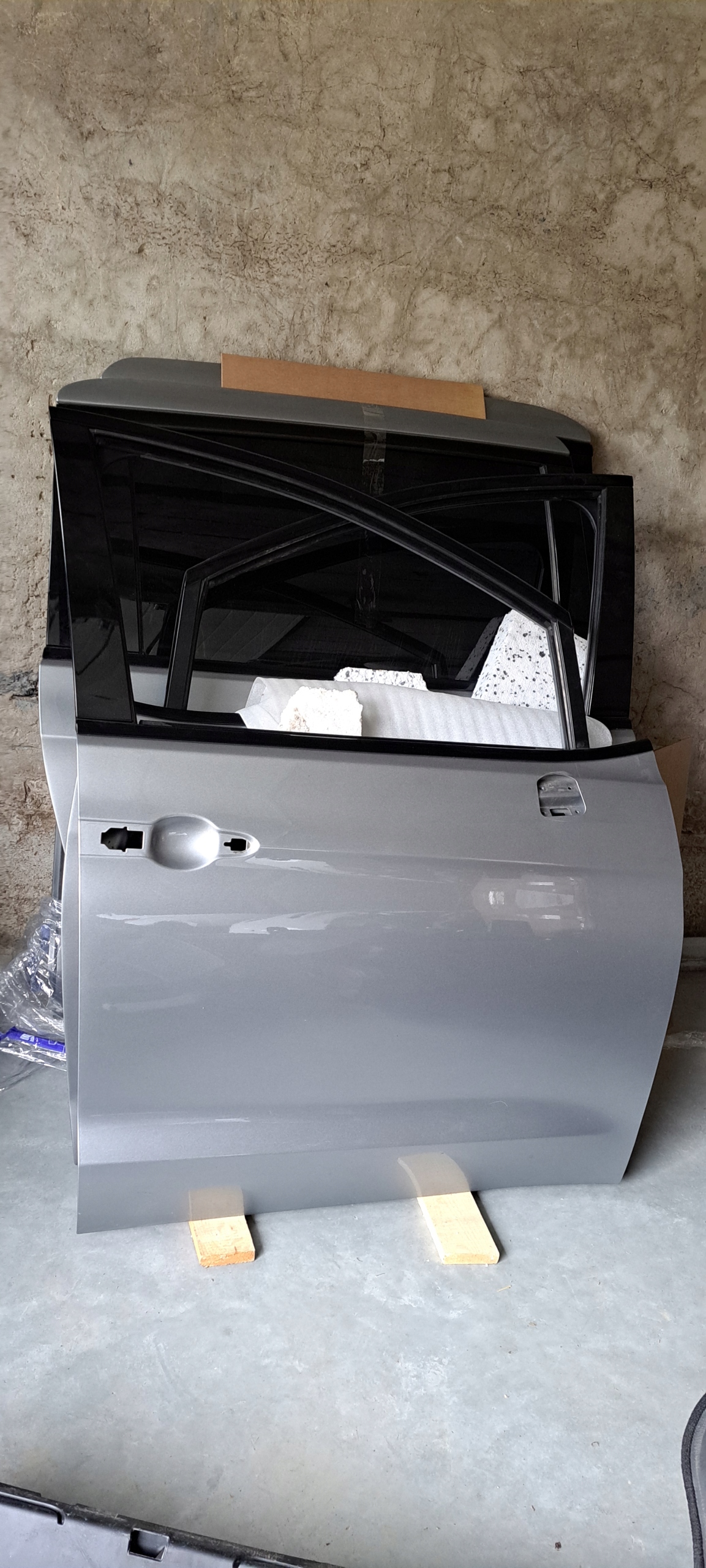 Chrysler Pacifica 17-24 dveře přední, dovoz Skladem v EU — foto 1