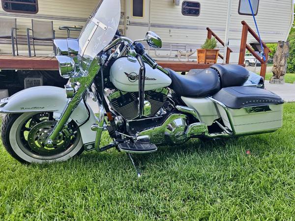 2005 Harley-Davidson, dovoz USA — foto 3 z 5