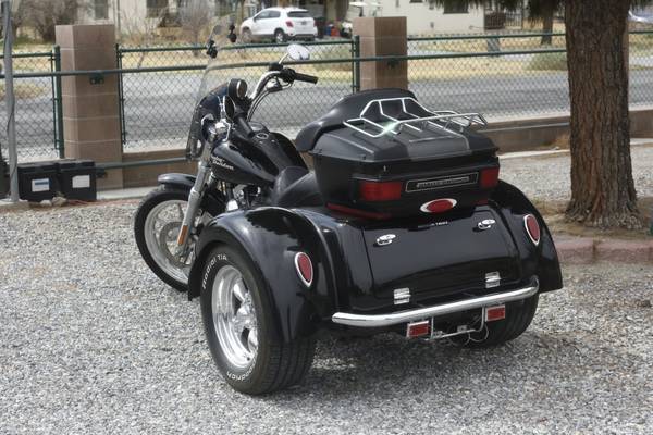 2007 Harley-Davidson, dovoz USA — foto 5 z 12