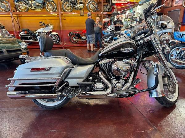 2015 Harley-Davidson, dovoz USA — foto 2 z 12