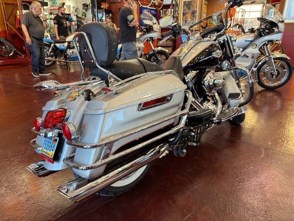 2015 Harley-Davidson, dovoz USA — foto 3 z 12