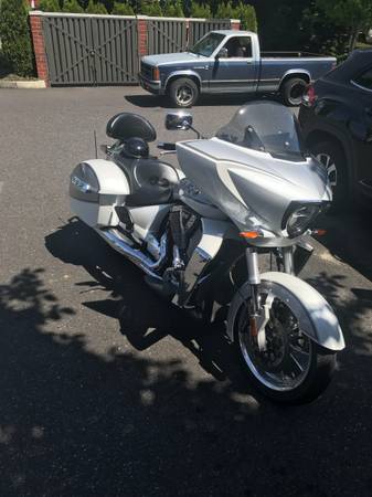 2011 Victory, dovoz USA — foto 2 z 12