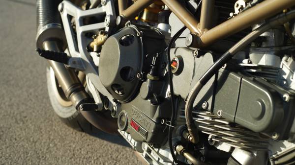 2000 Ducati, dovoz USA — foto 11 z 12