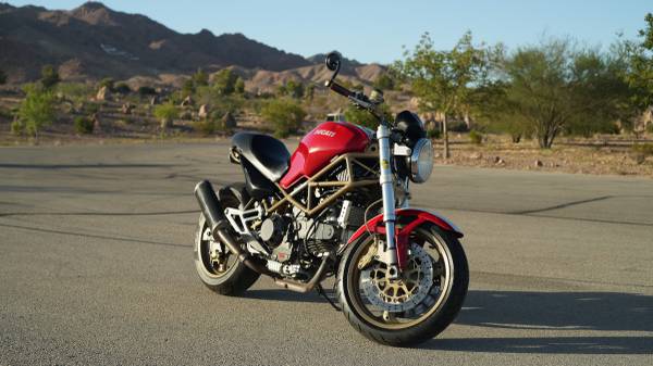 2000 Ducati, dovoz USA — foto 2 z 12