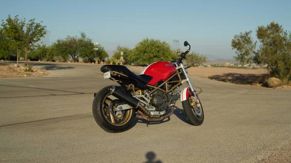 2000 Ducati, dovoz USA — foto 3 z 12