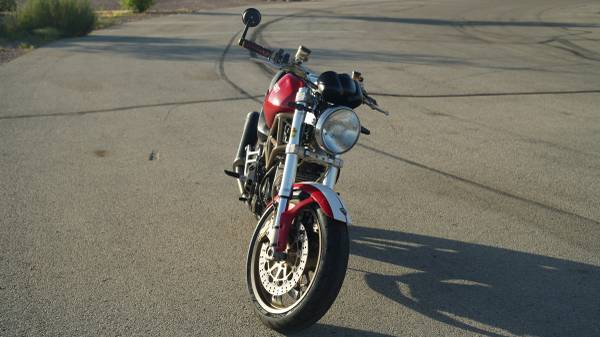 2000 Ducati, dovoz USA — foto 8 z 12