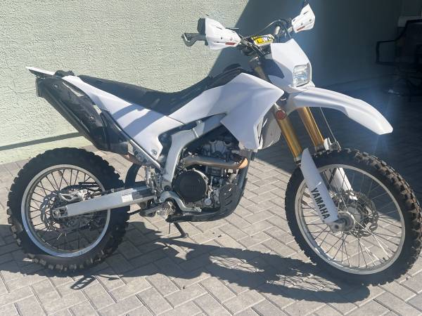 2016 Yamaha, dovoz USA — foto 1 z 4 2016 Yamaha, dovoz USA — foto 1 z 4