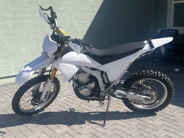 2016 Yamaha, dovoz USA — foto 2 z 4