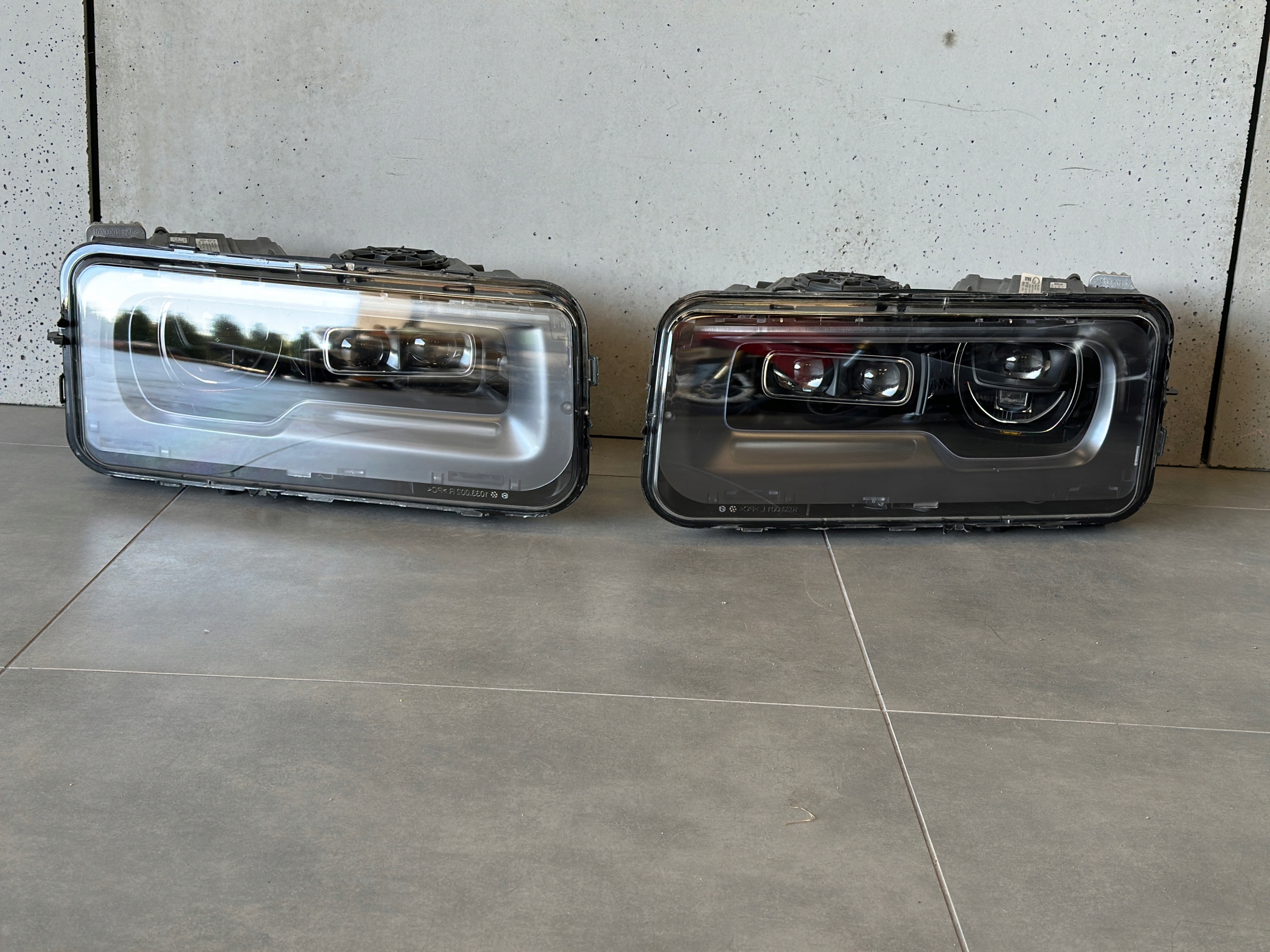 Rolls Royce Cullinan světlomety komplet levý i pravý Laser Usa 7432488 7432487, Skladem v EU — foto 1