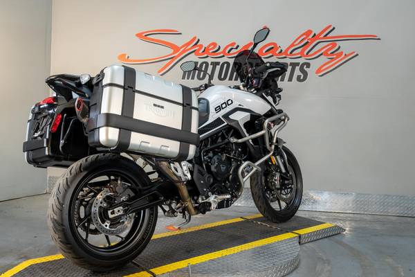 2024 Triumph, dovoz USA — foto 12 z 12