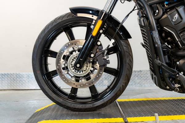 2025 Indian, dovoz USA — foto 9 z 12