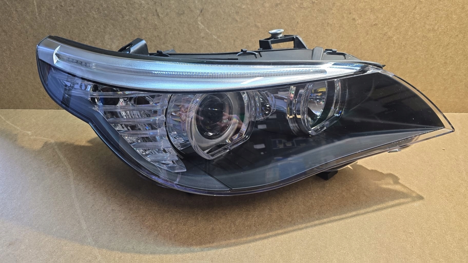 Po Próbie Montazu světlomet Depo BMW 5 E60 E61 '05-'10 pravá, dovoz Skladem v EU — foto 2 z 5