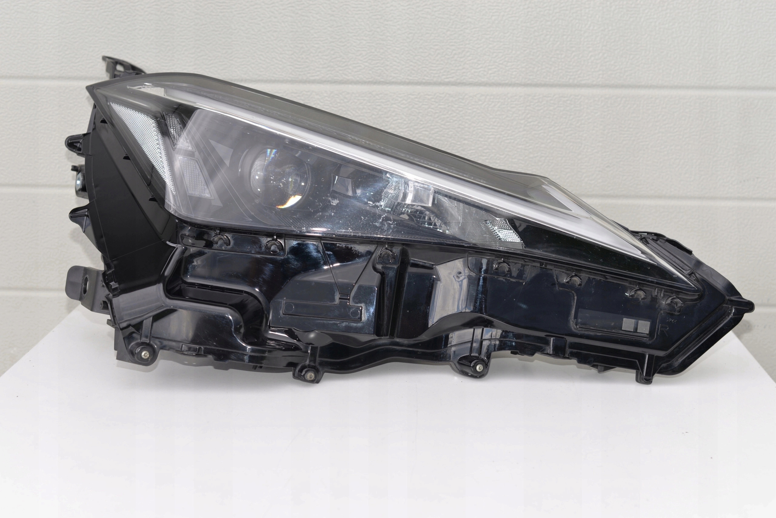 Lexus Ux světlomet pravá přední světlomet FULL LED, Skladem v EU — foto 1