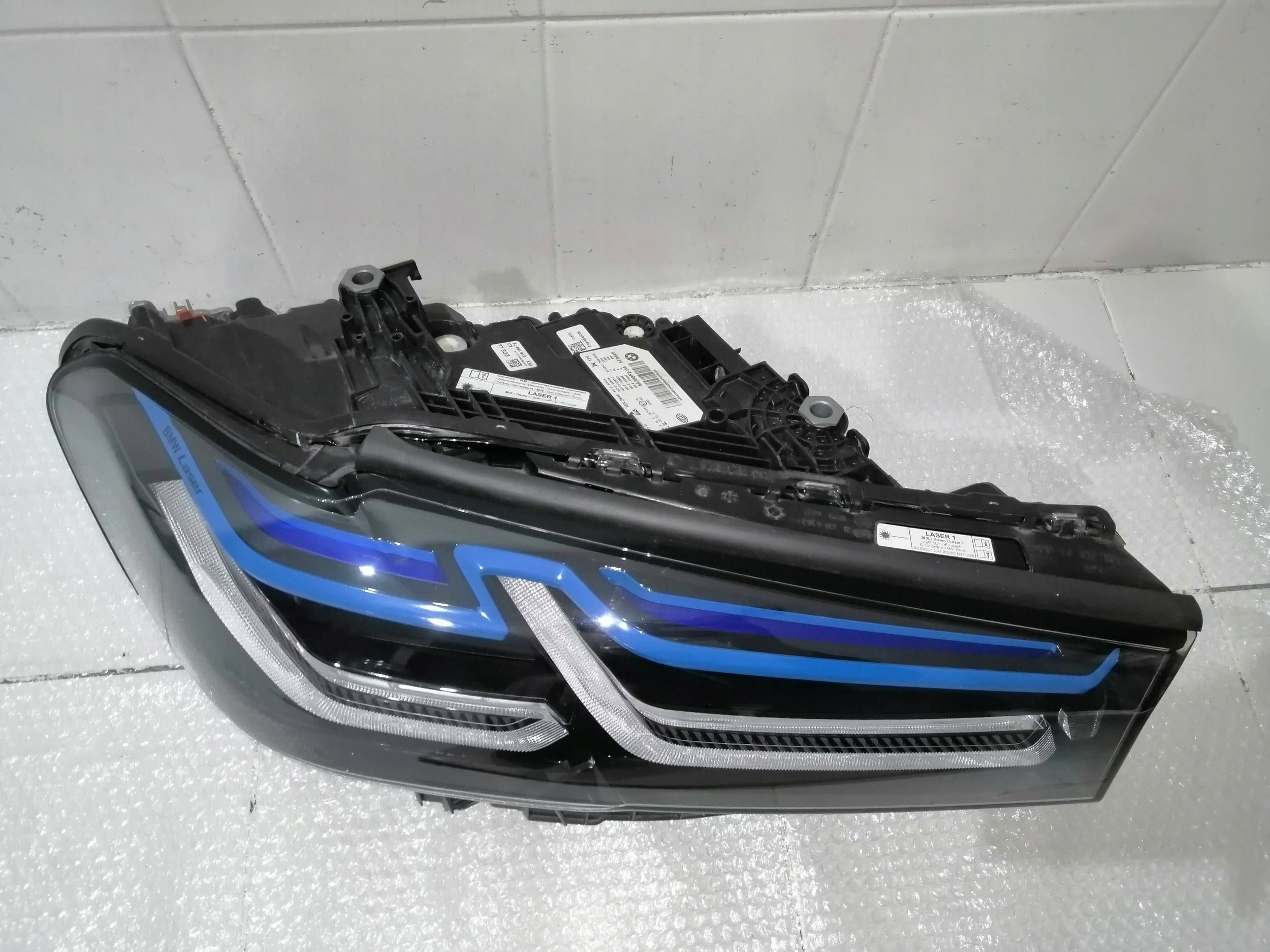 přední světlomet pravá BMW OE laserowa evropská, Skladem v EU — foto 2 z 10