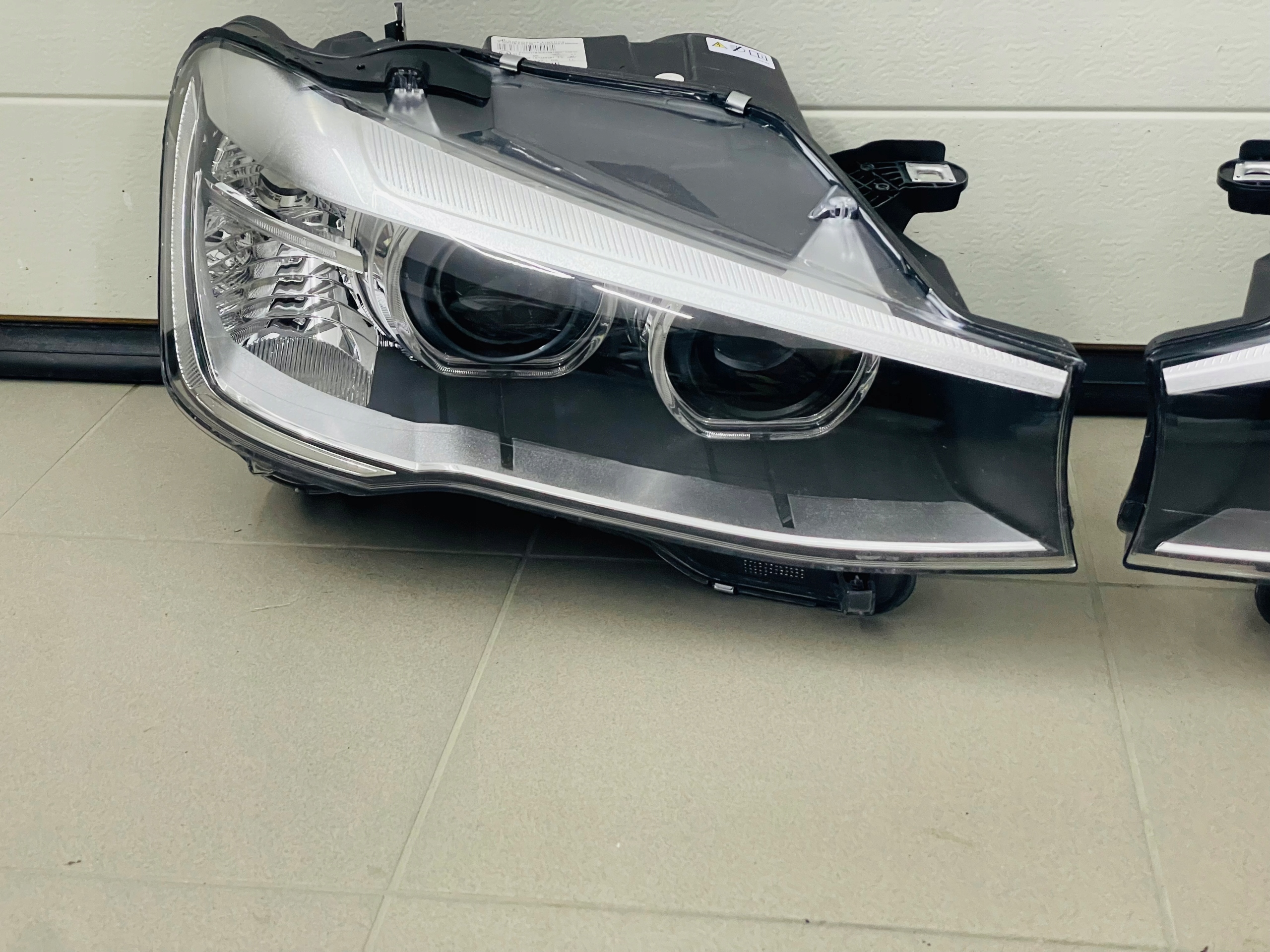 přední světlomet BMW LED elektrická regulace komplet levý i pravý, dovoz Skladem v EU — foto 3 z 10