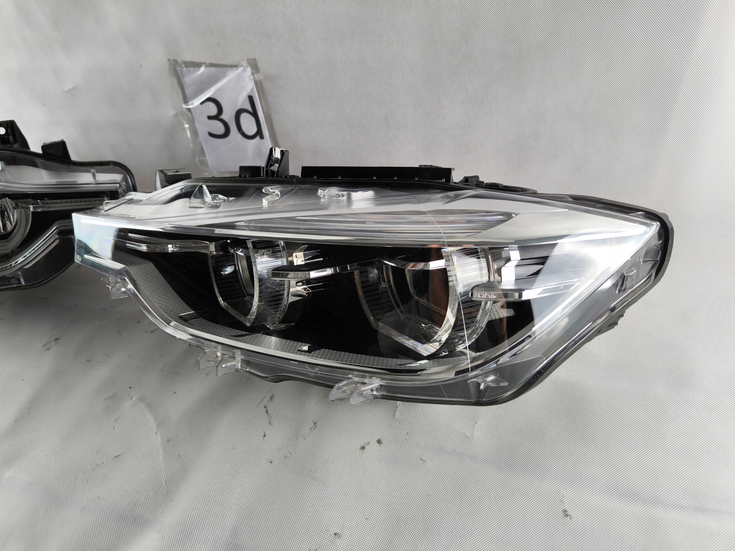 přední světlomet BMW OE LED evropská komplet levý i pravý z regulace elektrická, Skladem v EU — foto 4 z 12