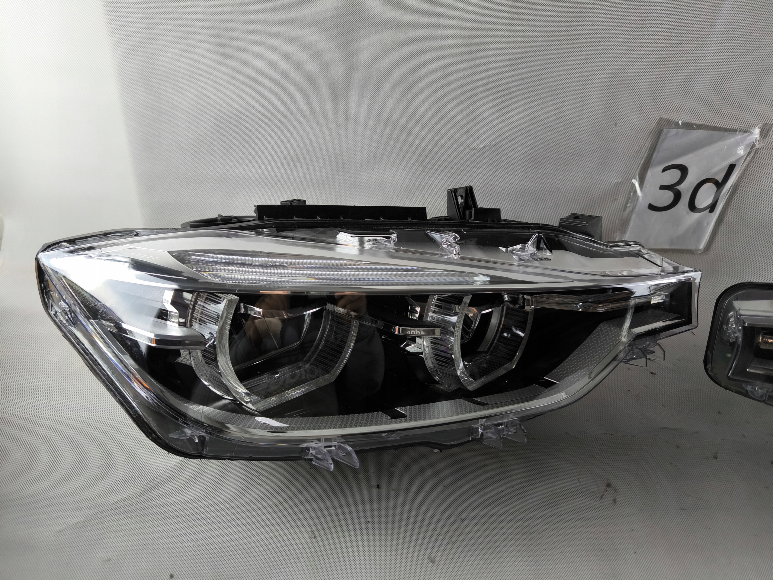 přední světlomet BMW OE LED evropská komplet levý i pravý z regulace elektrická, Skladem v EU — foto 5 z 12