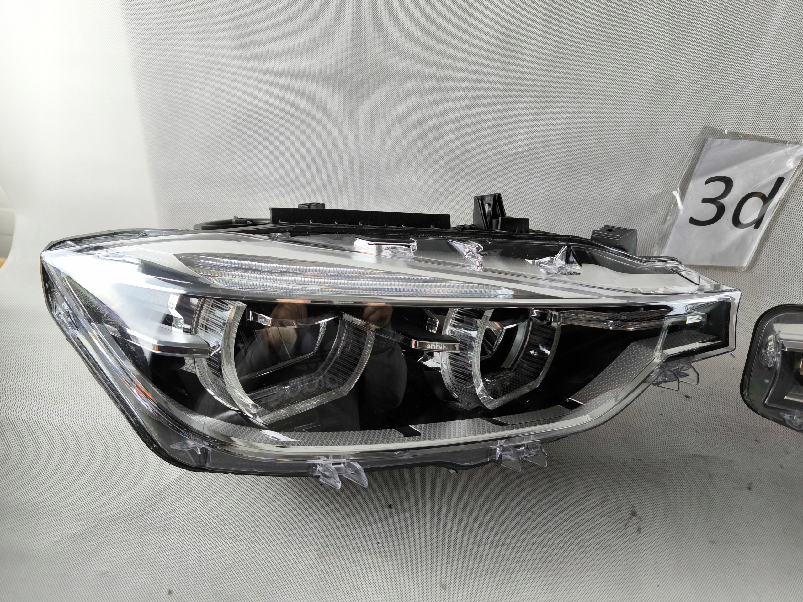 přední světlomet BMW OE LED evropská komplet levý i pravý z regulace elektrická, Skladem v EU — foto 6 z 12