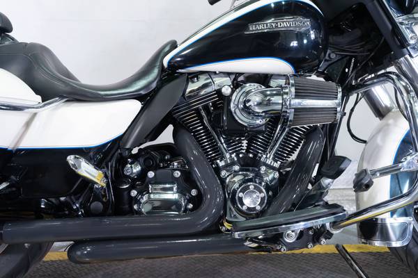 2014 Harley-Davidson, dovoz USA — foto 8 z 12