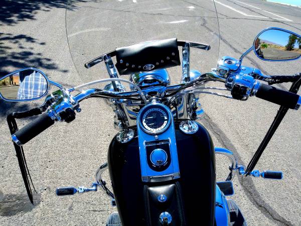 Harley-Davidson, stříbrná, dovoz USA — foto 7 z 10