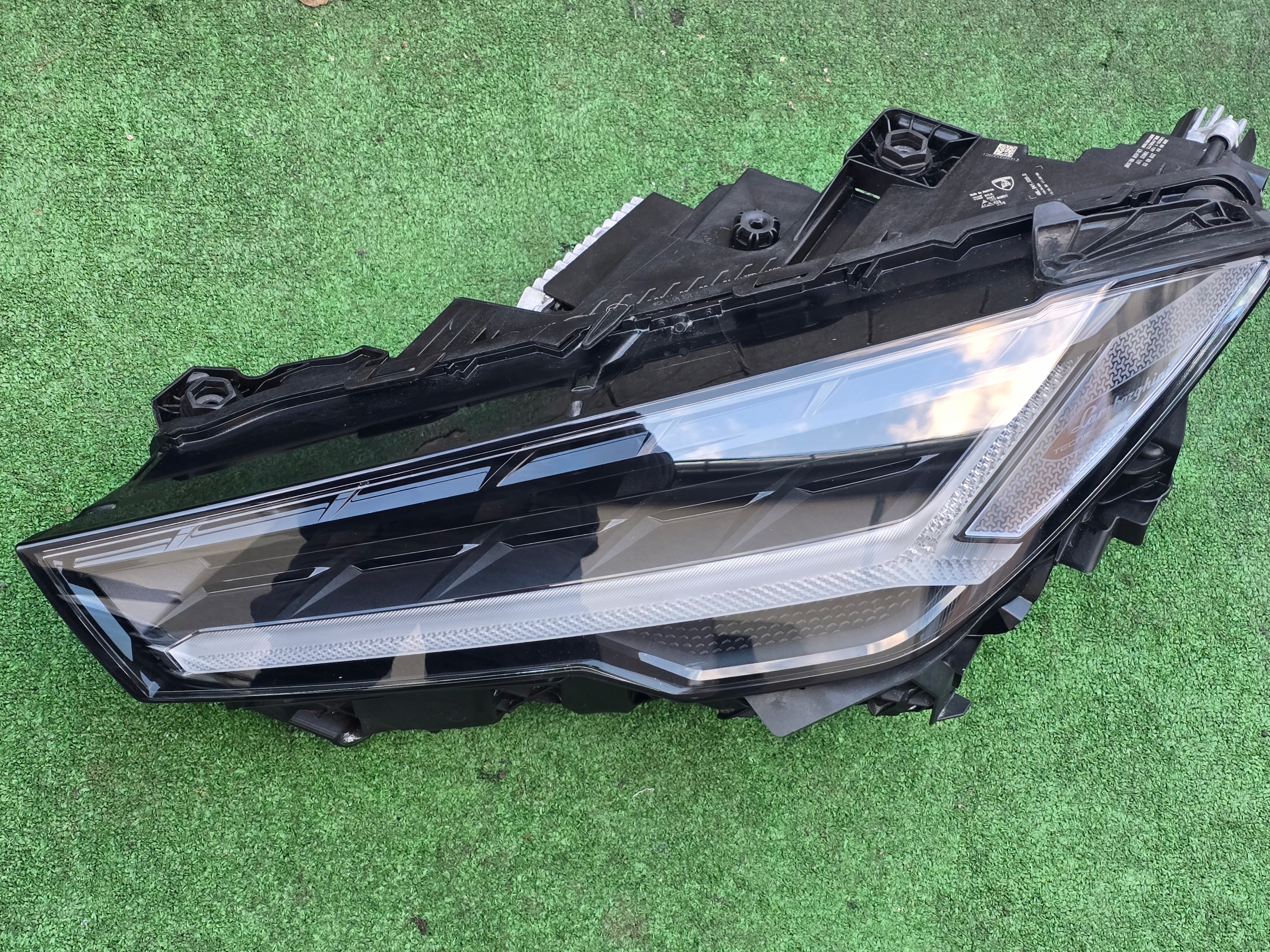 Lamborghini Urus FULL LED přední světlomet Kpl, dovoz Skladem v EU — foto 3 z 8
