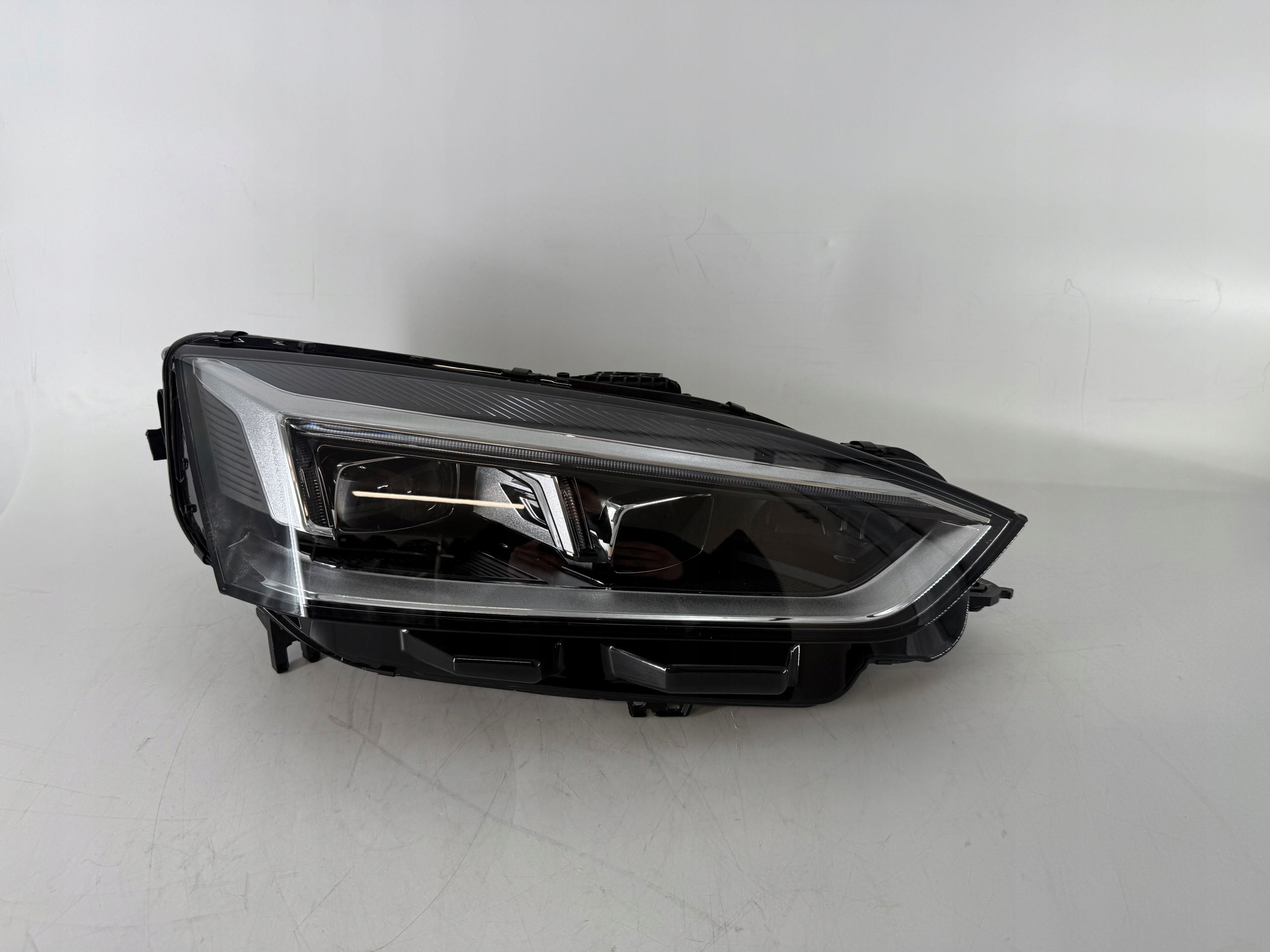 přední světlomet Audi LED elektrická regulacja levé + pravé OE, dovoz Skladem v EU — foto 3 z 13
