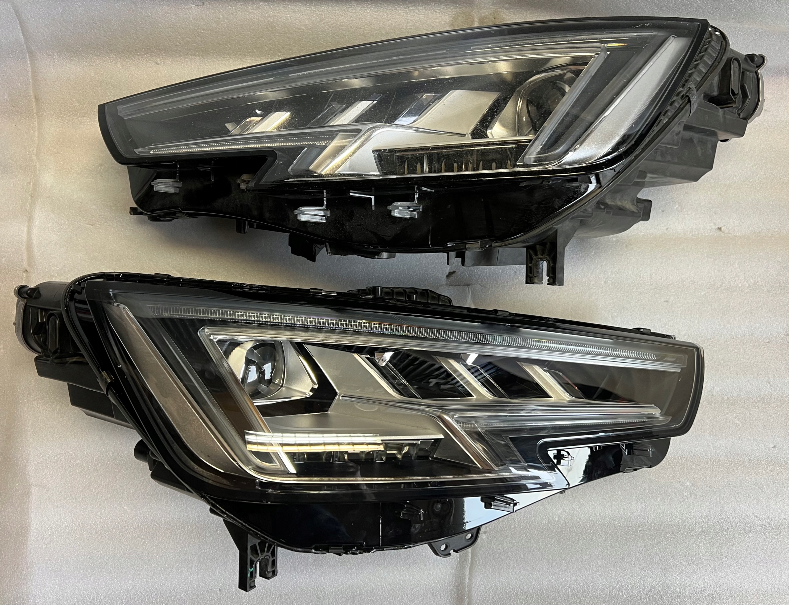 Audi A4 B9 FULL LED Matrix 8w0941035 8w0941036 Idealne, Skladem v EU — foto 1