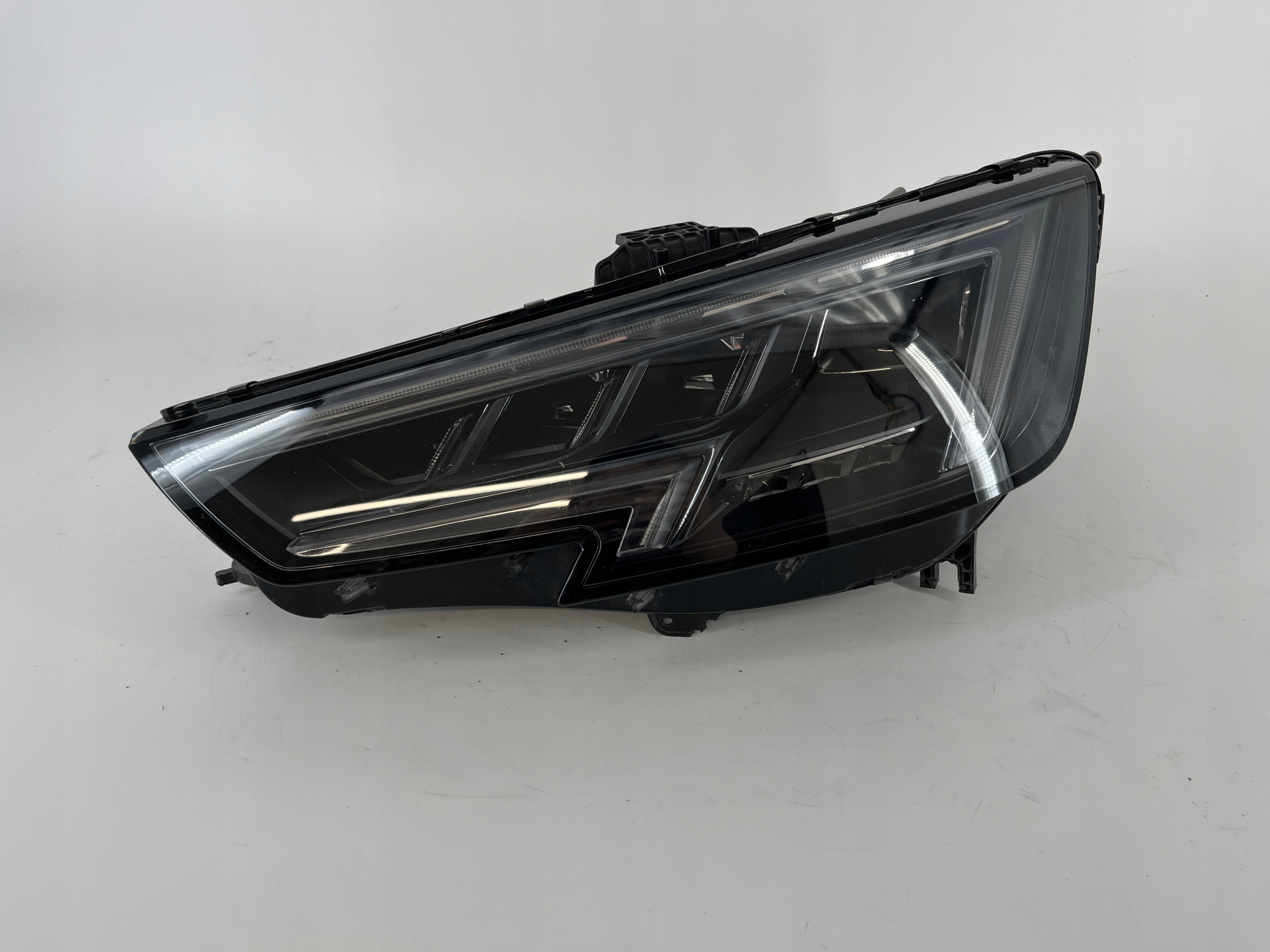 Světlomet 8W0941035C — Audi RS4, Skladem v EU — foto 5 z 13