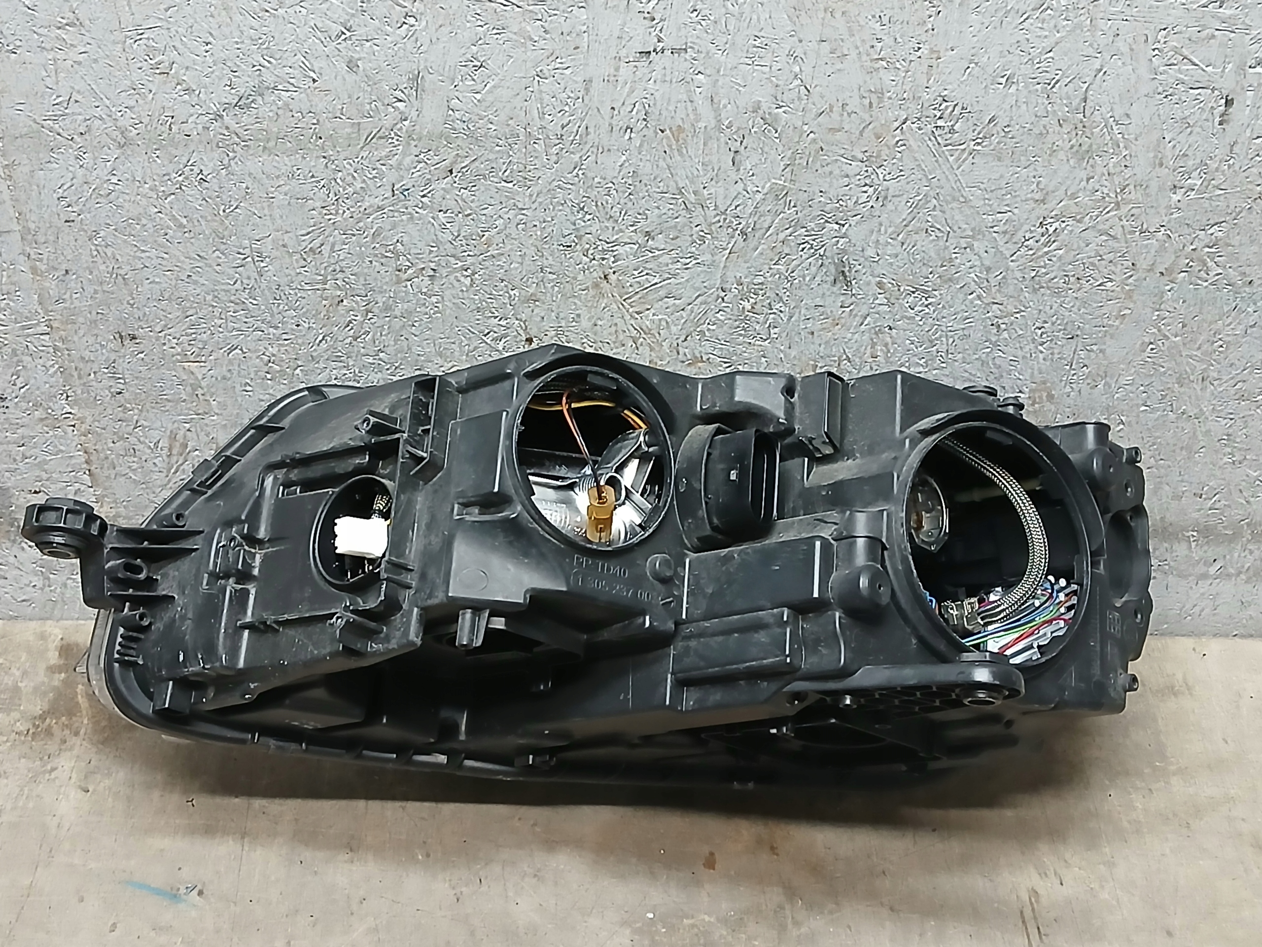 Přední světlomet Skoda OE ksenonowa LED pravá elektrická evropská, Skladem v EU — foto 2 z 3