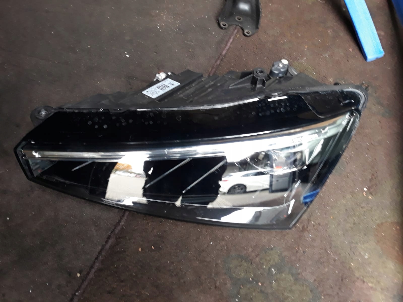 světlomet levá Bi-xenon Skoda Scala originál, Skladem v EU — foto 2 z 4